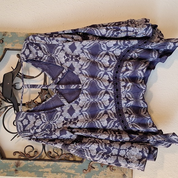 Patrons of Peace Navy with Bell Sleeves. Size Small - Picture 9 of 13